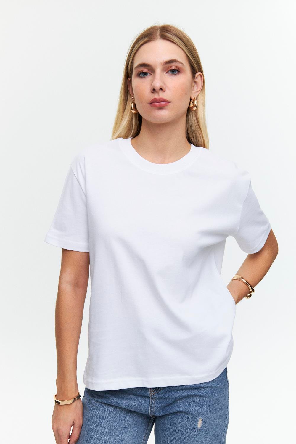 Basic White Crew Neck T Shirt Women’s Classic Everyday Essential